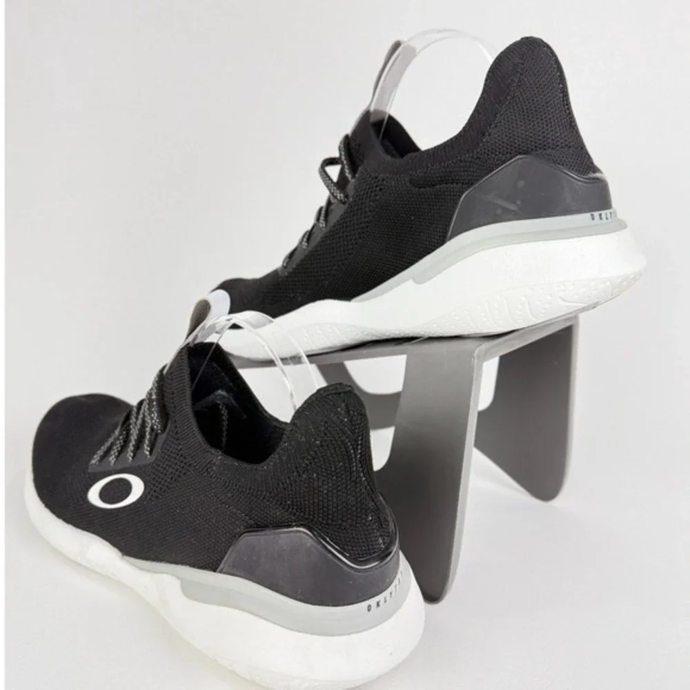 Oakley OKLYTRN Size 9.5 Men Black Knit‎ Lightweight Running Athletic Sneakers
